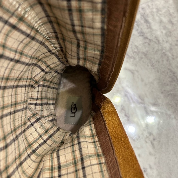 UGG brown leather boots. Size 8.5 - Picture 6 of 9